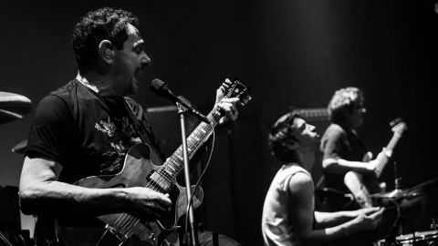 Divididos: 185 veces en el Teatro Flores y una Amapola en el pogo