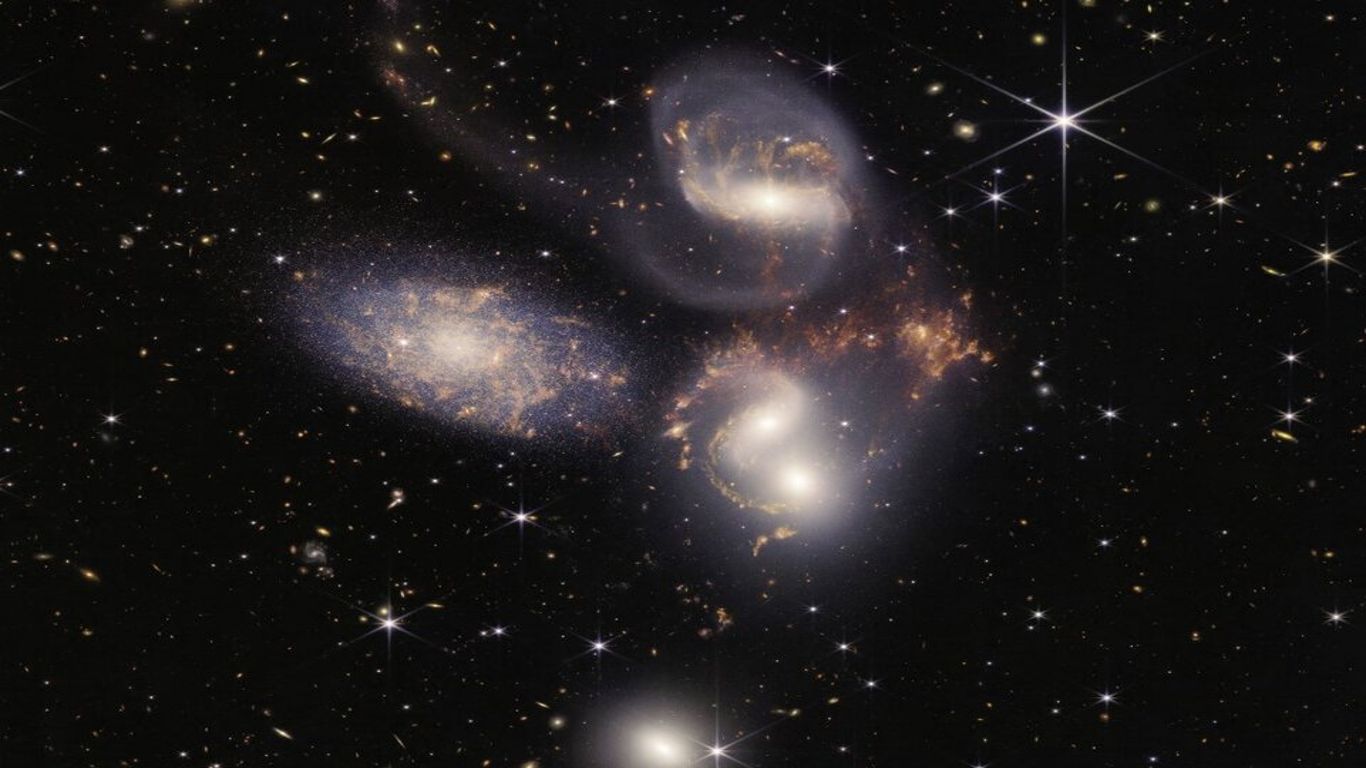 "Existe la posibilidad de vida dentro y fuera de nuestra galaxia"