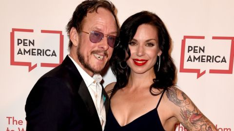 La esposa del bajista de Weezer fue baleada por la policía