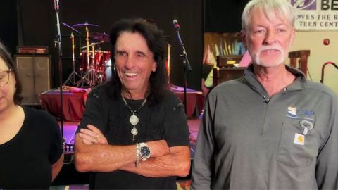 Alice Cooper perdió su tarjeta de crédito en una estación de servicio